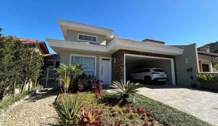 Casa em condomínio fechado com 3 quartos à venda no Iririú, Joinville  por R$ 1.490.000