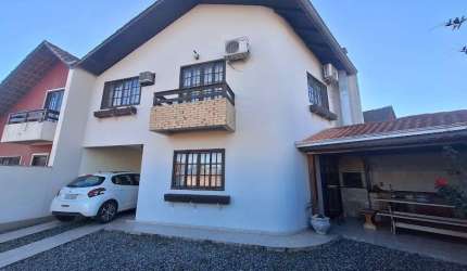 Casa com 3 quartos à venda no Guanabara, Joinville  por R$ 550.000