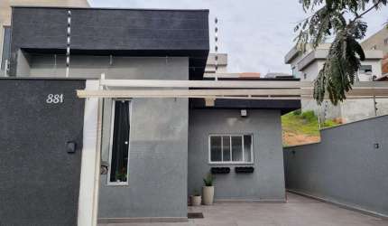 Belíssima residência térrea de 3 dormitórios a venda no portal dos Ipês 3