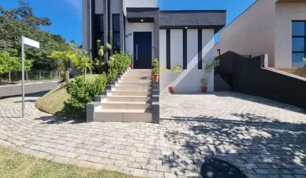 Belissima residencia terrea em condominio fechado com piscina Atibaia