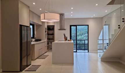 Belissima residência semi porteira fechada com piscina e gourmet no Portal