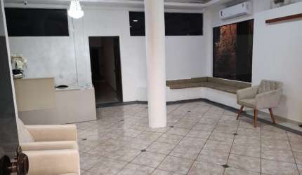 Prédio comercial para locação no Bosque da Saúde