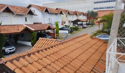 Casa em Condomínio para Locação em Cotia, Granja Viana, 3 dormitórios, 1 suíte, 3 banheiros, 2 vagas