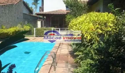 Casa 04 Dorm. em Centro  -  Macaé