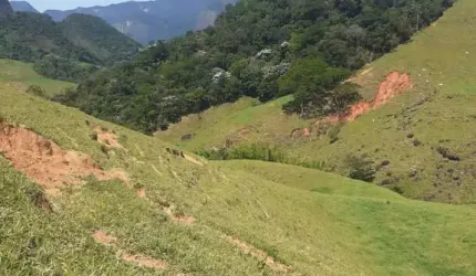 Sítio em Serra da Cruz  -  Macaé