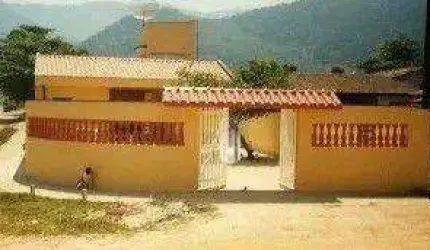 Casa de Esquina a 250m da Praia do Sapê em Ubatuba - 4 Suítes e 7 Vagas