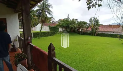 Propriedade Exclusiva de 1.815m² - Oportunidades de Investimento na Praia do Arrastão