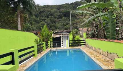 2 Sobrados com Piscina - Condomínio Recanto Verde Mar  650m da Praia da Cocanha
