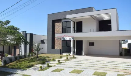 Casa térrea á venda com  305 m²bem localizada em condomínio fechado de Atibaia -
