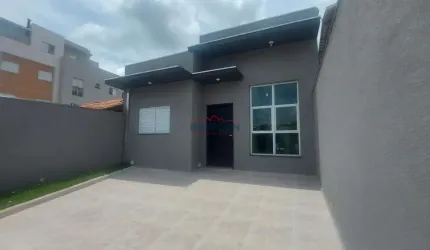 Casa à venda térrea com 130 m² com piscina em uma ótima localização em Atibaia -