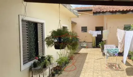 Casa em Atibaia com edícula