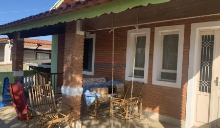 Casa á venda com 213 m² a/c e 360 m² em  uma ótima localização em Atibaia - SP !