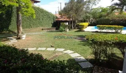 Casa em Atibaia, Localizada em  bairro residencial nobre de imóveis alto padrão,