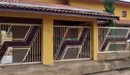 Casa 4 dormitórios em Piracaia