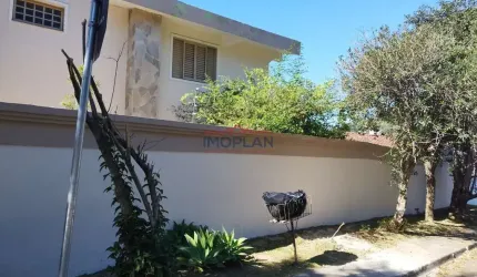 Linda casa à venda com 4 Dormitórios sendo 1 suíte e piscina  em uma ótima local