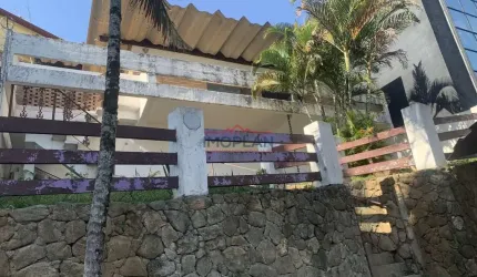 Casa à venda  e locação com 3 Dormitórios  com 256,16  m² em ótima localização e