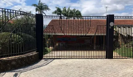 Casa com 4 dormitórios