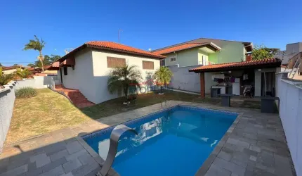 Casa a venda no Jardim dos pinheiros