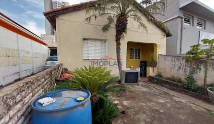 Casa á venda, no terreno existem  4 casas para renda em uma ótima localização em