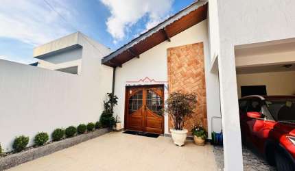 Casa com 4 dormitórios em Atibaia