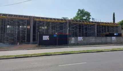 Salão comercial para locação na Alameda Prof Lucas N Garcez, em Atibaia/SP