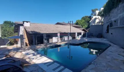 Casa com piscina no Jardim Paulista
