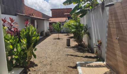 CASA SOBRADO EM PACATUBA COM PONTO COMERCIAL
