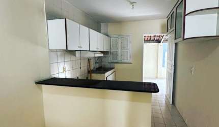CASA PLANA EM CONDOMÍNIO  em Messejana  *