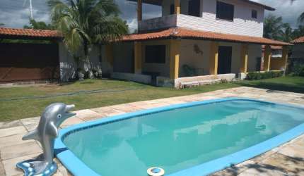 Vende - se Duas Casas Conjugadas com Piscina no Centro da Taiba