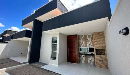 CASA PLANA COM 3 QUARTOS  HÁ 2 MINUTOS DA MISTER HULL