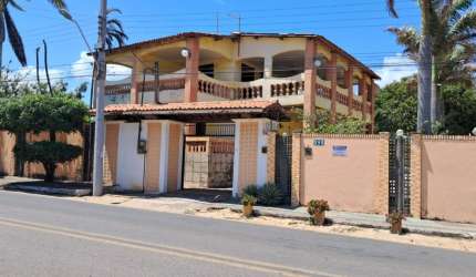 Vende - Se Casa na Avenida Principal da Taiba com Terreno Amplo e Lago Privado