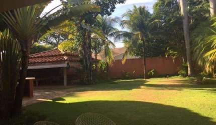 Casa no Condomínio Debora Cristina com 04 dormitórios