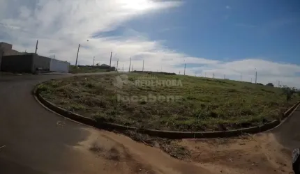 Terreno de esquina com 245m²