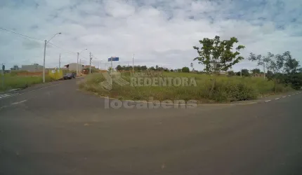 Terreno de esquina comercial no Colina Azul