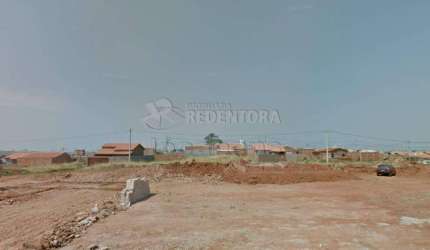 Terreno / À venda com  200,00 m² em Guapiaçu