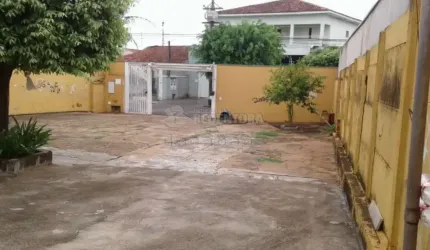 Vila São Judas Tadeu - Casa com 2 dorms, sendo 1 suite, sala, coz, 2 wcs, varanda, amplo quintal, forro em laje, pisos em cerâmica