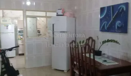 Casa Térrea com 2 ediculas.