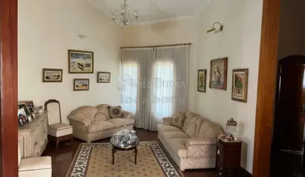 Mançor Daud - Casa com 4 dormitórios em bairro tranquilo