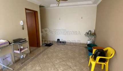 Anchieta - Apartamento com 03 dormitórios com armários embutidos sendo 01 tipo apartamento