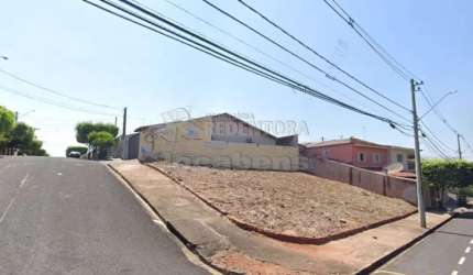 Terreno a venda no Residencial Gabriela, com área total de 318 metros, esquina e com ótima localização