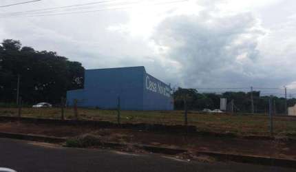 Excelente lote de esquina comercial no Residencial Machado