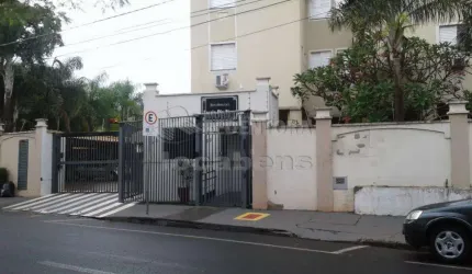 Apto de Cobertura, frente para Represa Municipal, tendo 3 dorms, com 2 vagas, bom para renda já alugado