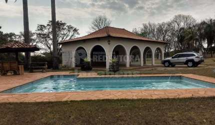 Recanto dos Eduardos casa / chácara possuindo 4 dormitórios