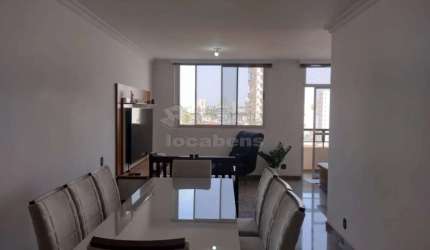 Boa Vista Apartamento de 03 dormitórios, 02 vagas de garagem.