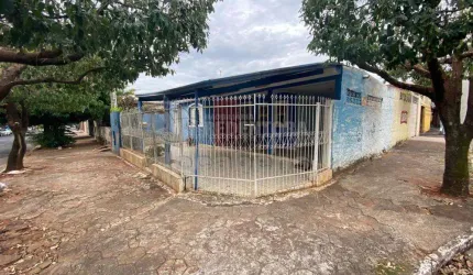 Casa no bairro Anchieta com 02 dormitórios e 01 vaga de garagem.