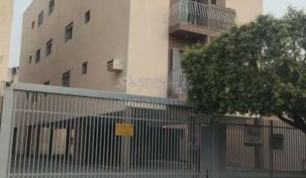 Apartamento 02 dormitórios com armários embutidos