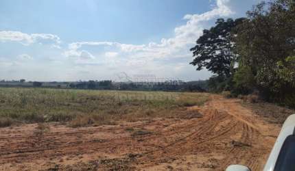 Sítio em Cedral, dista 3 km da W. Luiz, 2,1424 Hectares