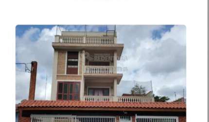 EXCELENTE PRÉDIO RESIDENCIAL