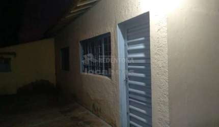 Casa de 2 dormitórios com edícula no bairro Jardim das Oliveiras.
