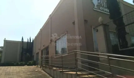 Salão Comercial com camarim- palco elevador com 800 metros de construção